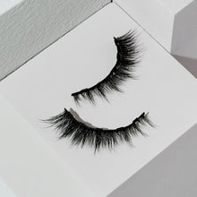 Load image into Gallery viewer, DIAMOND HYBRID MAGNETIC LASH &amp; LINER KIT - Hidden Beauty Shop
